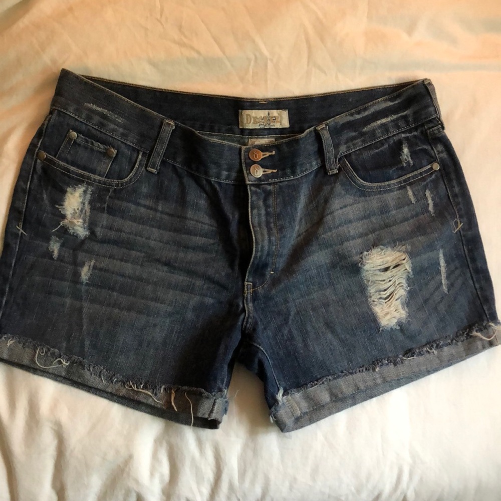 Decree Juniors Size 15 Distressed Denim Shorts